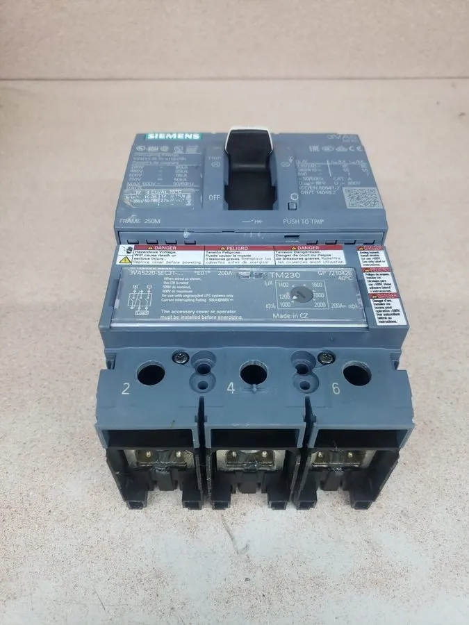 Автоматический выключатель Siemens 3VA5220-5EC31-0AA0 Circuit Breaker 200A 3-Pol