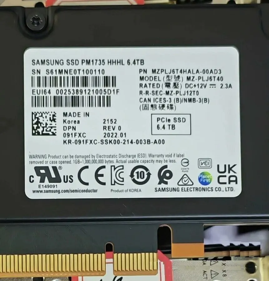 SSD-накопитель Dell Samsung PM1735 6.4TB SSD PCIE 4.0 NVME MZ-PLJ6T40 MZPLJ6T4HA