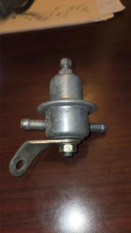 Трубопроводная арматура Mercedes w108 111 107 280SEL 280SE 450SEL FUEL PRESSURE  — фото лота 1