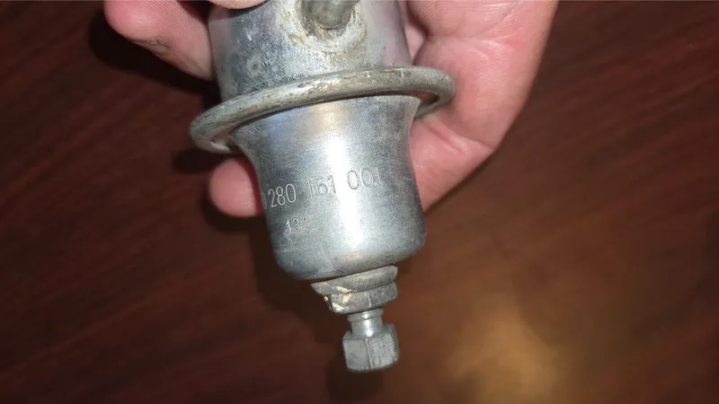 Трубопроводная арматура Mercedes w108 111 107 280SEL 280SE 450SEL FUEL PRESSURE  — фото лота 3