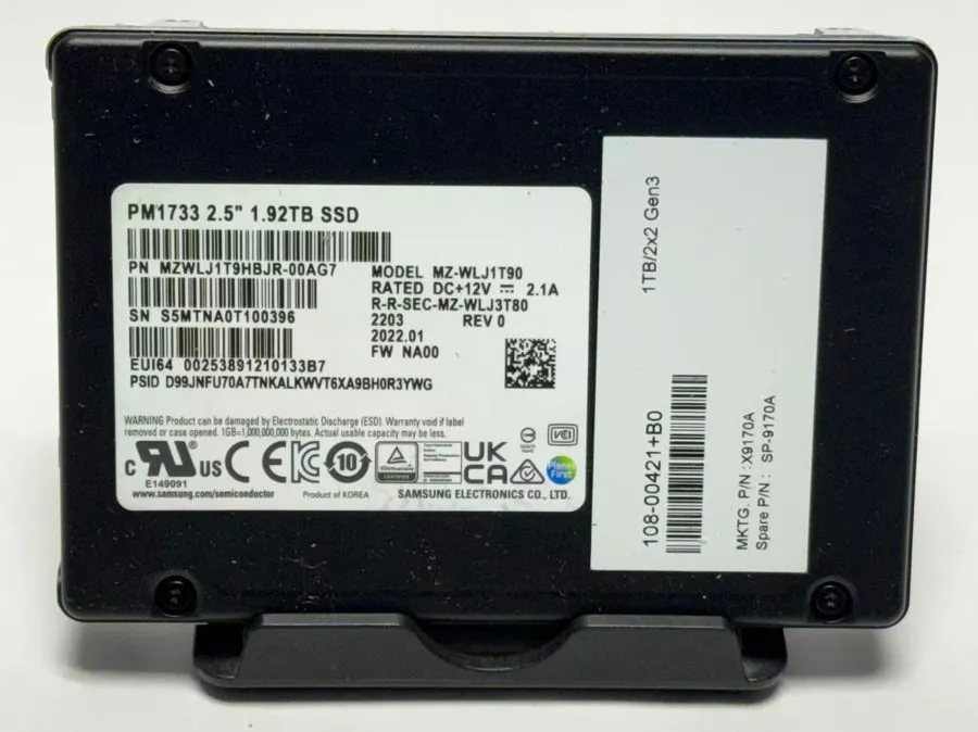 SSD-накопитель Samsung PM1733 1.92TB SSD U.2 NVME PCIE 4.0 X4 MZ-WLJ1T90 MZWLJ1T