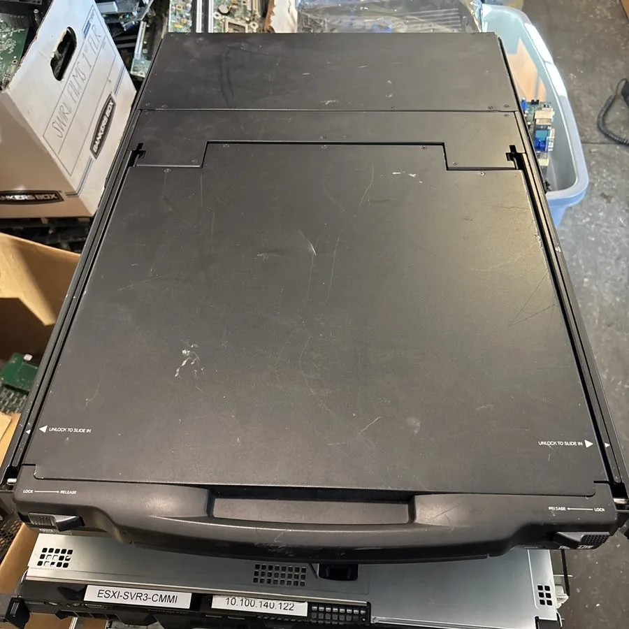 KVM-переключатель Tripp Lite B020-U08-19-K 19" LCD Rackmount 8-Port Console KVM  — фото лота 1