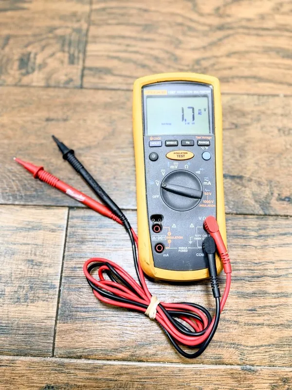 Мультиметр Fluke 1587 FC Insulation Multimeter True RMS Auto-Ranging