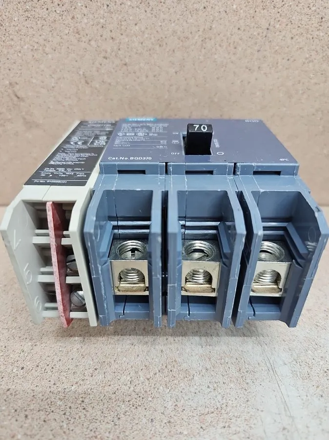 Автоматический выключатель Siemens BQD370 3 pole 70 amp bolt on 480v BQD Circuit