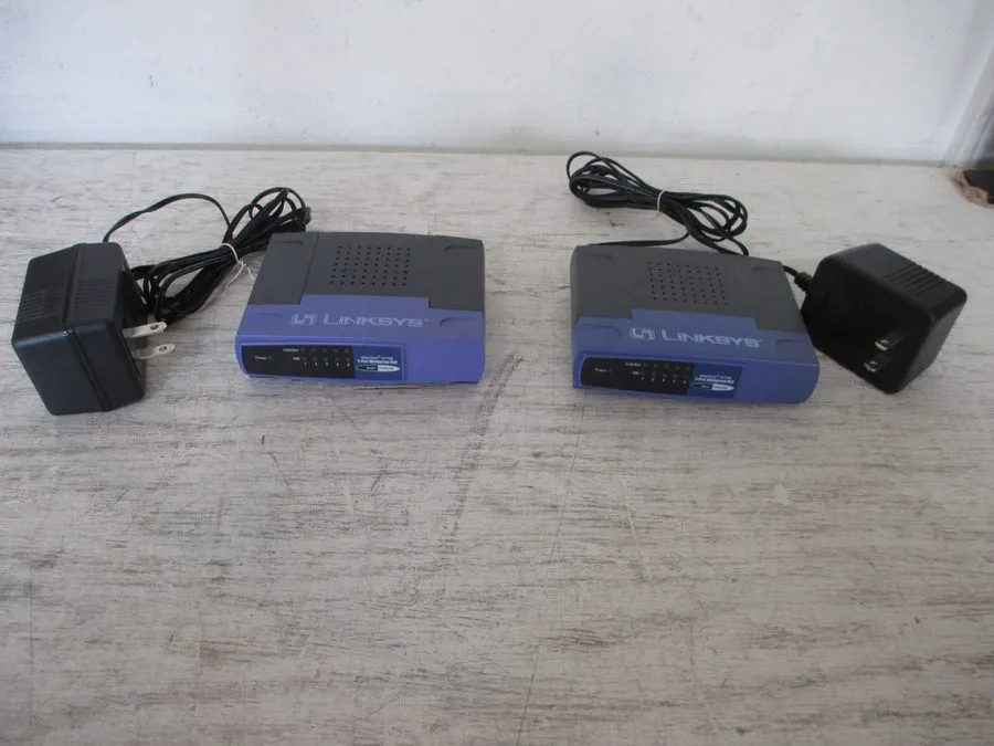 Коммутатор Linksys EtherFast 10/100mbps (EFAH05W) 5-Port Network Switches