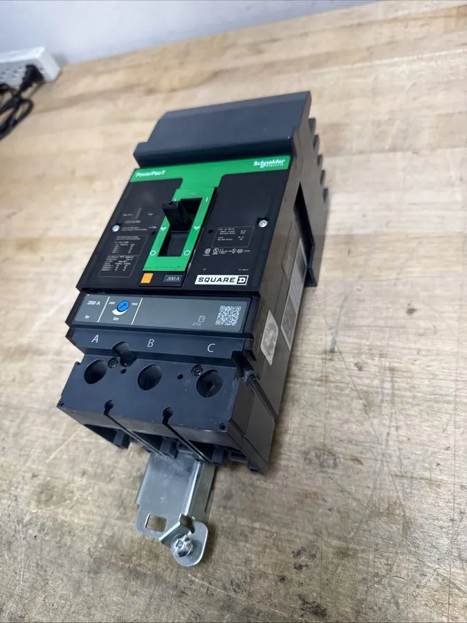 Автоматический выключатель Square D JDA36200 3 Pole 200 Amp 600 Volt 18k@480V I-