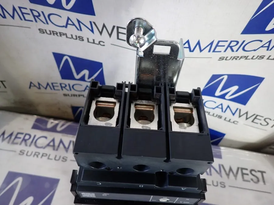 Автоматический выключатель JJA36200 3Pole 200Amp 480/600Volt I-Line Square D JJA — фото лота 1
