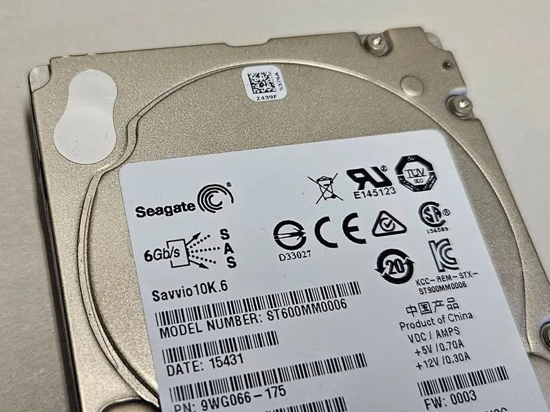Жёсткий диск Dell 600GB ST600MM0006 10K SAS 6Gb/s 2.5" SFF Enterprise HDD 7YX58  — фото лота 2