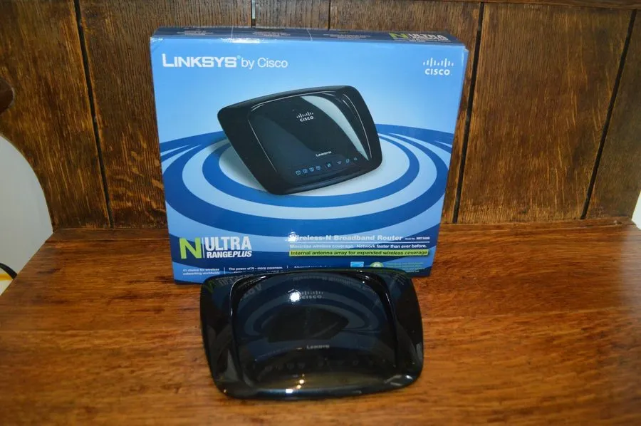Маршрутизатор LINKSYS WRT160N V2 300 Mbps 4-Port 10/100 WIRELESS N ROUTER