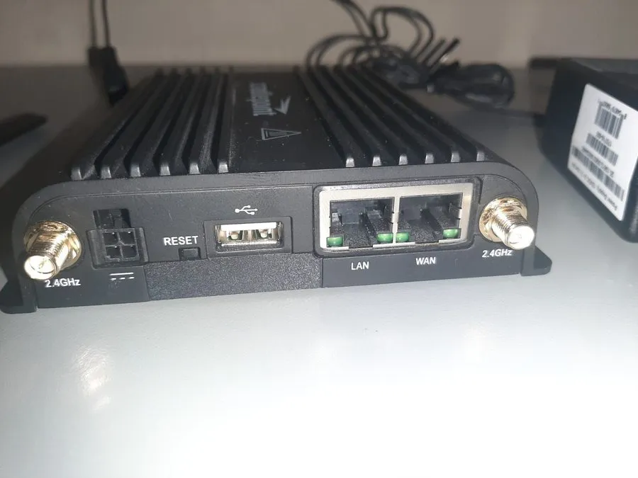 Маршрутизатор Cradlepoint IBR600C-150M-D 150 Mbps 2-Ports Wireless (Wi-Fi) Route