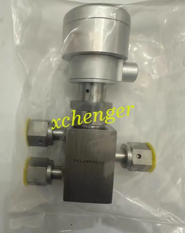 Клапан Swagelok SS-4BY-V68-1C Three way diaphragm valve