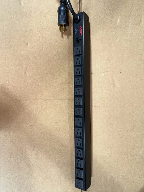 Блок розеток PDU APC AP9551 0U Vertical Basic Rack PDU 20A, 120V, 14-Outlet — фото лота 3