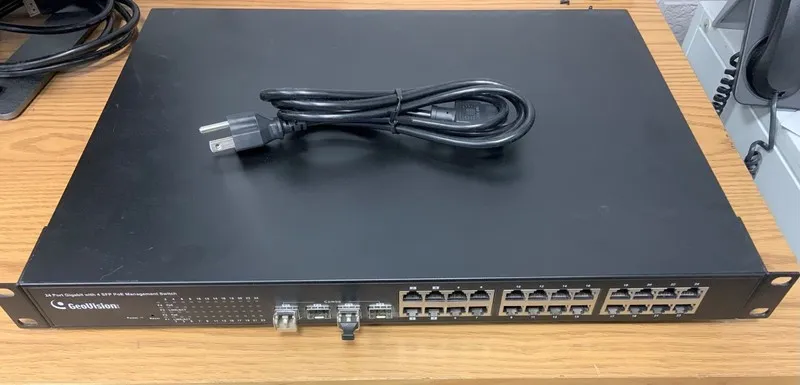 Коммутатор GeoVision GV-POE2411 V2 24-Port Gigabit +2G Combo +2G POE Management 