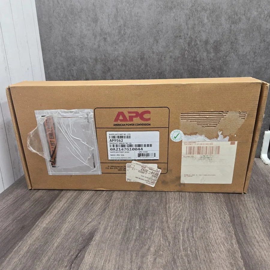 Блок розеток PDU APC AP9562 1U 15A 120V 12-Outlet Rackmount Power Distribution U