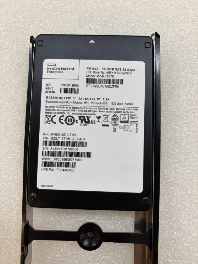 SSD-накопитель HPE PM1643 15.36TB SAS 12G SAS 3PAR MZILT15THMLA-00AH4 P02434-005 — фото лота 1