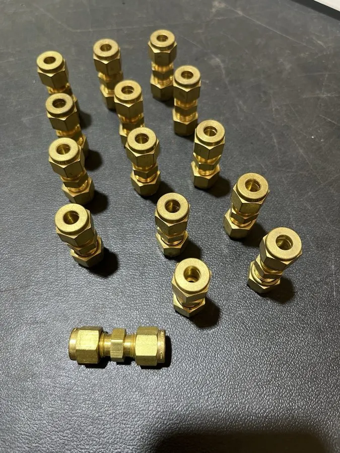 Разъём Swagelok Brass 1/4" x 1/4" Tube OD Union Connector Fitting B-400-6