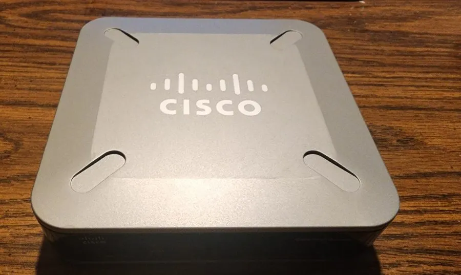Коммутатор Cisco 8 Port 10/100 Switch w/ Power over Ethernet Model SD208P