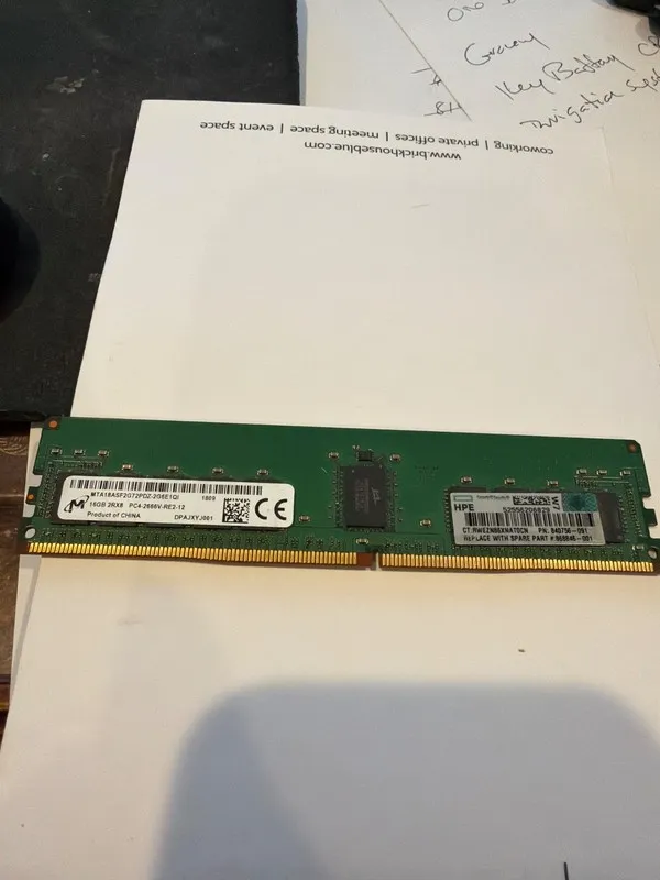 Модуль памяти Micron 16GB 2Rx8 DDR4 PC4-2666V-RE2-12 ECC Server RAM MTA18ASF2G72