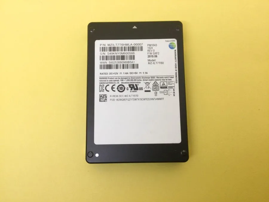 SSD-накопитель Samsung PM1643 Series 7.68TB SSD 2.5" SAS 12Gb/s MZ-ILT7T60 MZILT