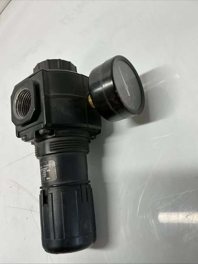 Трубопроводная арматура IMI Norgren R74G-6AK-RMG Air Pressure Regulator W-074 — фото лота 1