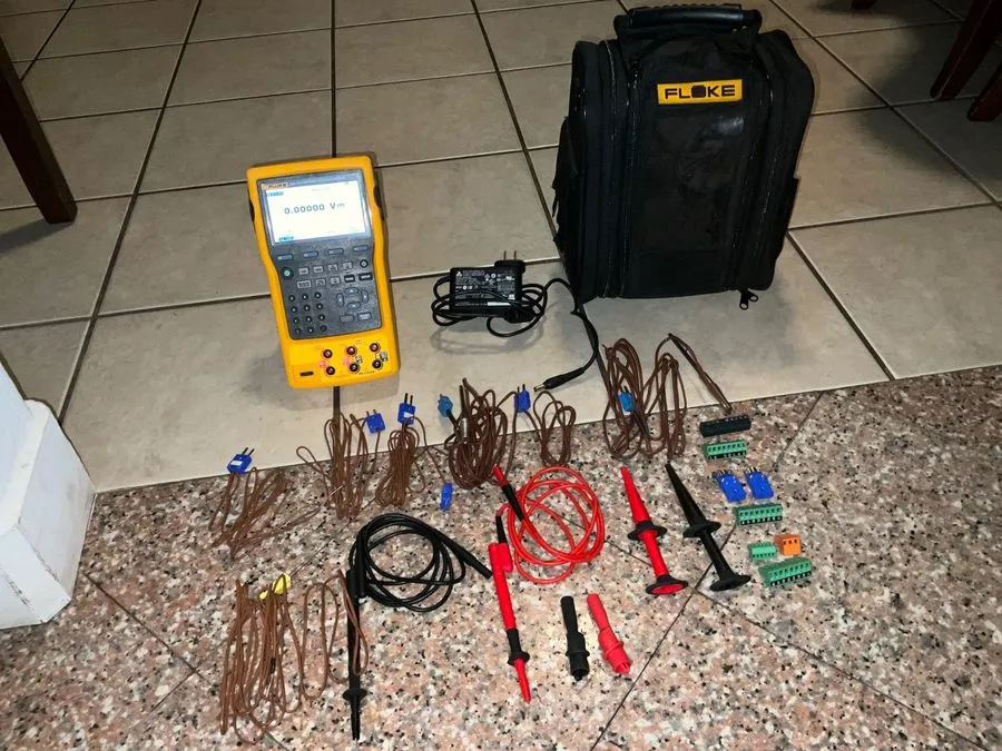 Калибратор Fluke 753 Multifunction Documenting Process Calibrator — фото лота 1