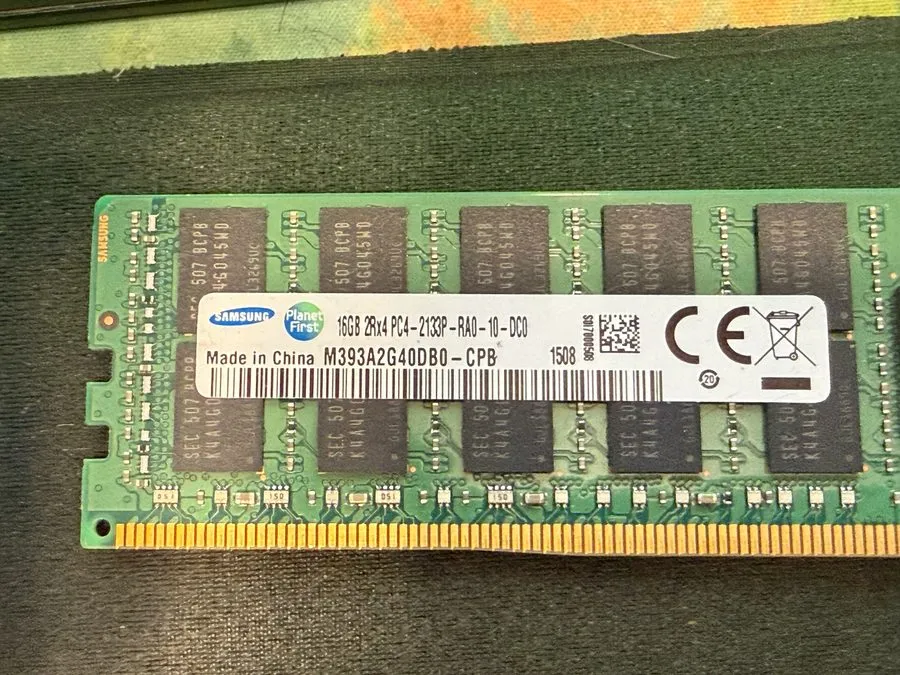 Модуль памяти Samsung 16GB (1x16GB) 2Rx4 PC4-2133P-RAO-10-DCO Registered ECC Ser — фото лота 1