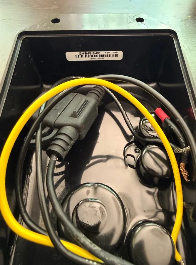 Аккумулятор Genasun GVB-8-PB-48V-WP MPPT Charge Controller Voltage Boost 48VDC 8