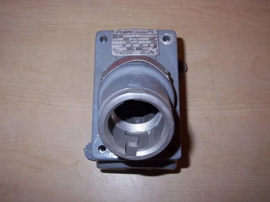 Монтажный шкаф RUSSELLSTOLL RUSSELL STOLL 4464FC EXPLOSION PROOF 20 AMP 125/250V