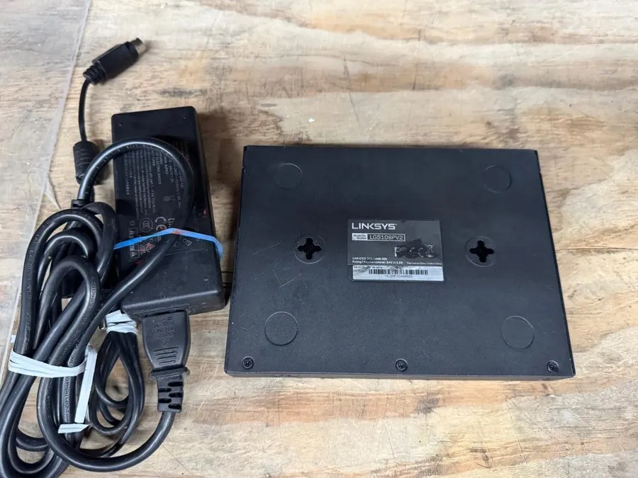 Коммутатор Linksys LGS108PV2 8-Port Buisness Desktop Gigabit PoE+ Switch — фото лота 2