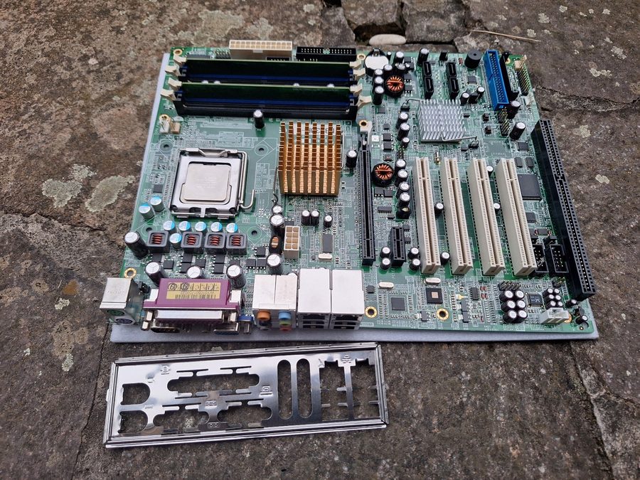 Материнская плата iBASE MB930F-R Industrial Motherboard w/ Processor + RAM — фото лота 1