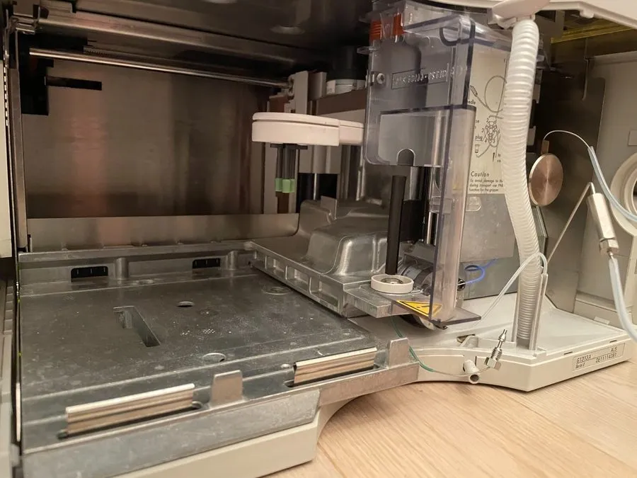Хроматограф HP Agilent 1100 G1313A ALS HPLC Autosampler Powers On