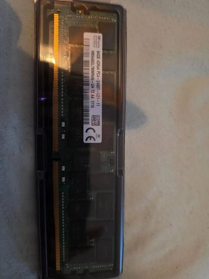 Модуль памяти SK hynix 64GB DDR4 LRDIMM ECC Registered PC4-2400T 288-Pin HMAA8GL
