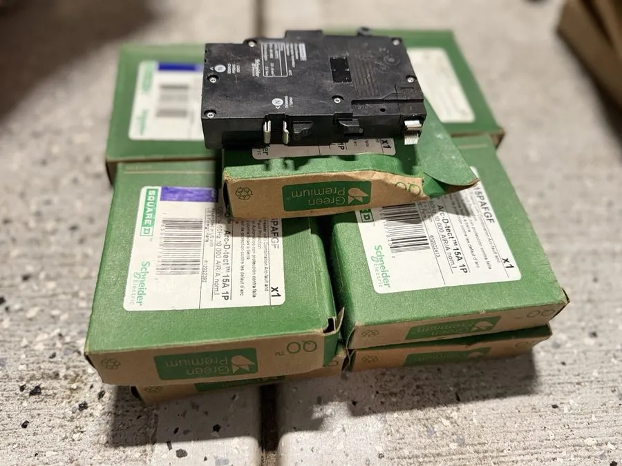 Сканер стен Lot 10 Square D QO115PAFGF QO Arc-D-tect 15A 1P 120V AFCI/GFCI Break — фото лота 1