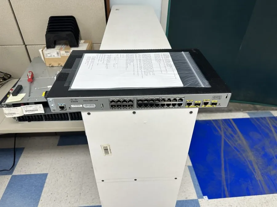 Маршрутизатор Cisco C891-24X/K9 Cisco 891 with 2GE/2SFP and 24 Switch