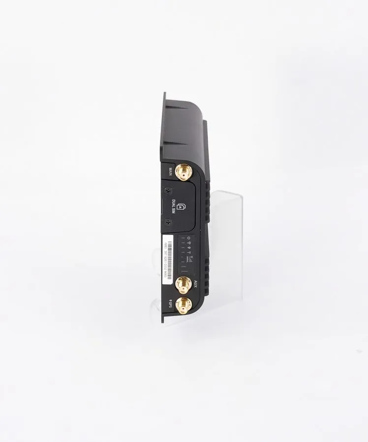 Маршрутизатор Cradlepoint IBR900 Series LTE Wi-Fi 5 Router IBR900-1200M-B