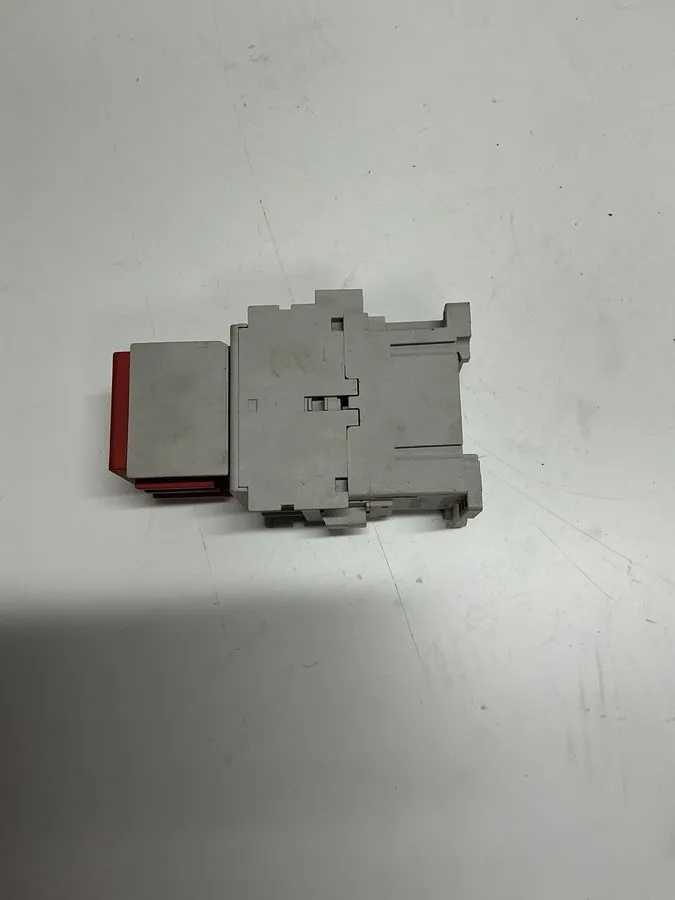 Реле безопасности Allen Bradley 700S-CF620EJC 24 VDC Coil Safety Relay 700-CF310