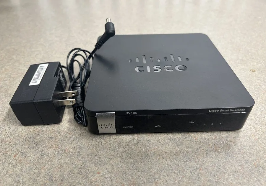 Маршрутизатор Cisco Small Business Single Band RV180 VPN 4 Port Router