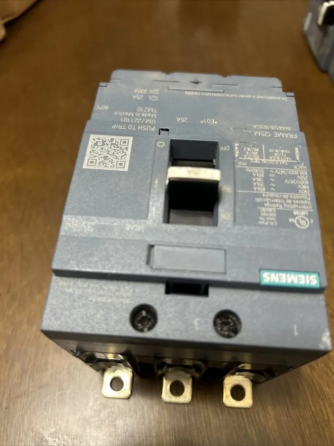 Автоматический выключатель 3VA4125-5ed34-0AA0 SIEMENS 3 POLE 25 AMP BOLT-ON CIRC