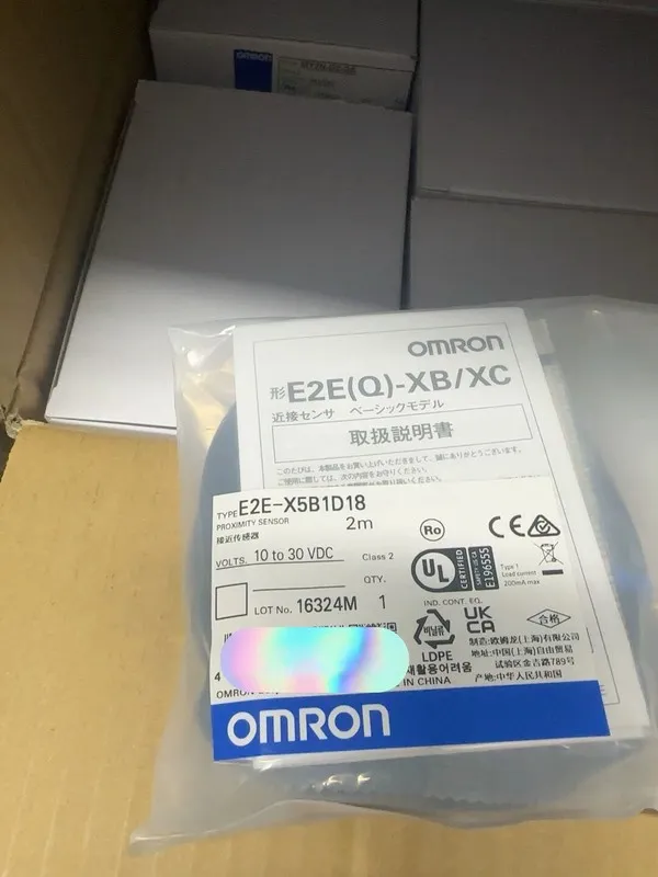 Датчик приближения Omron E2E-X5B1D18 Proximity Sensor