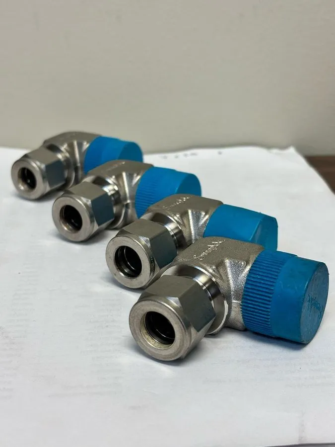 Фитинг SWAGELOK SS-810-2-12 MALE ELBOW TUBE FITTING 1/2" OD X 3/4" MALE NPT