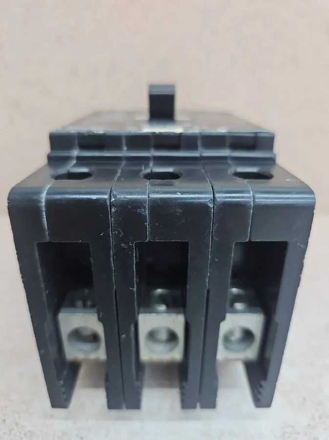 Автоматический выключатель Square D EDB34125 3p 480v 125a 18k Bolt In NF Circuit