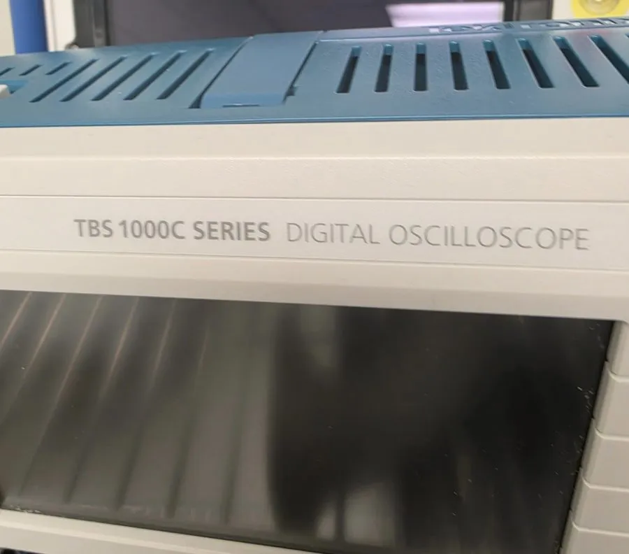 Осциллограф Tektronix TBS1072C 70 MHz, 2-Ch, 1 GS/s Digital Oscilloscope — фото лота 1