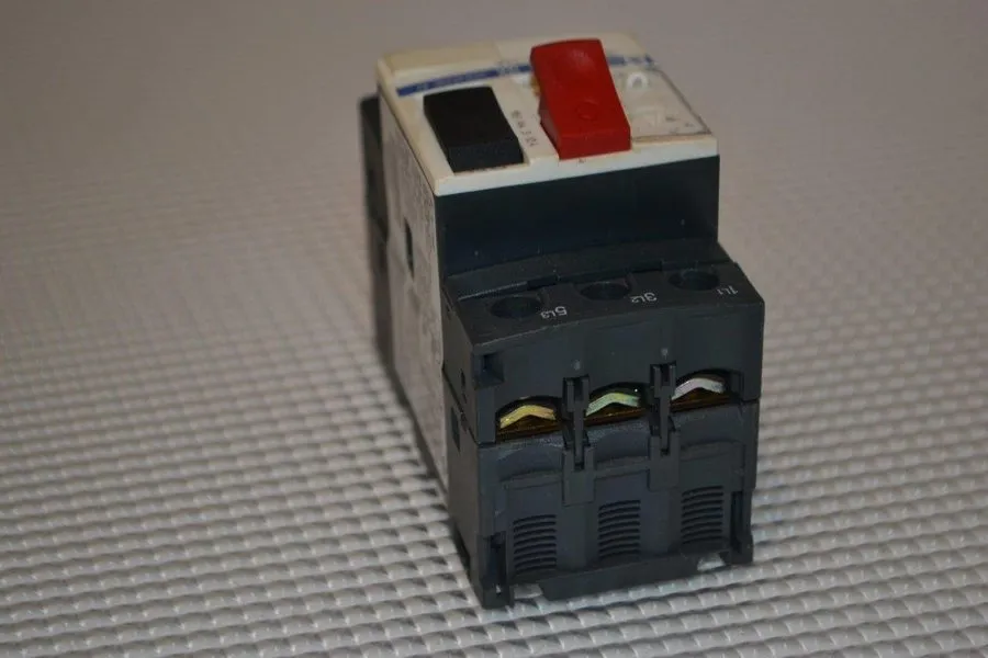 Автоматический выключатель Telemecanique GV2ME16 Motor Starter Circuit Breaker 9