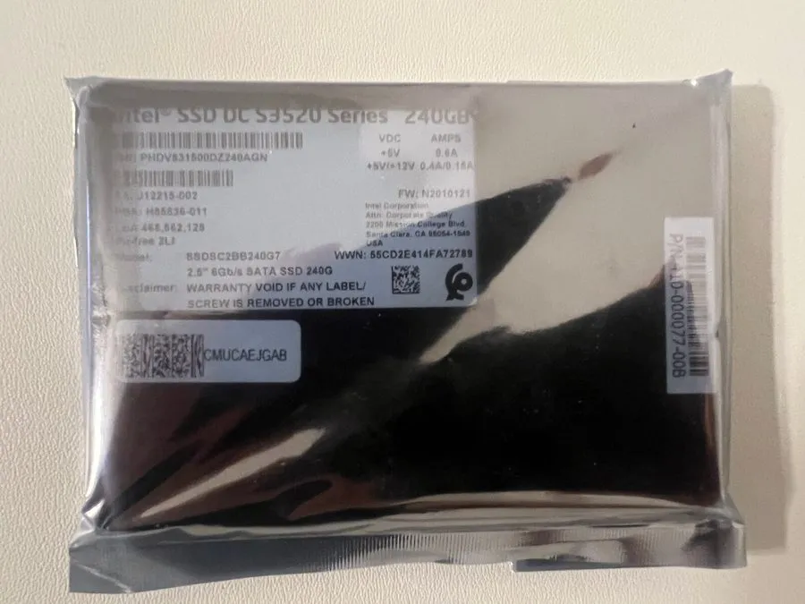 SSD-накопитель Solid State Drive SSD Intel DC S3520 240GB Sata III 2.5" Inch SSD
