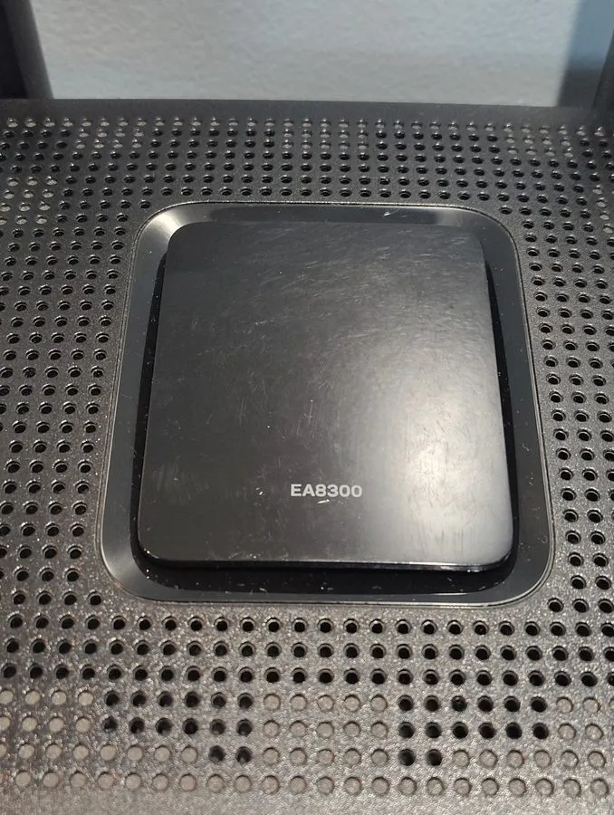 Маршрутизатор Linksys EA8300 Tri-Band Wireless Router AC2200, 4-Port Gigabit, Bl — фото лота 1