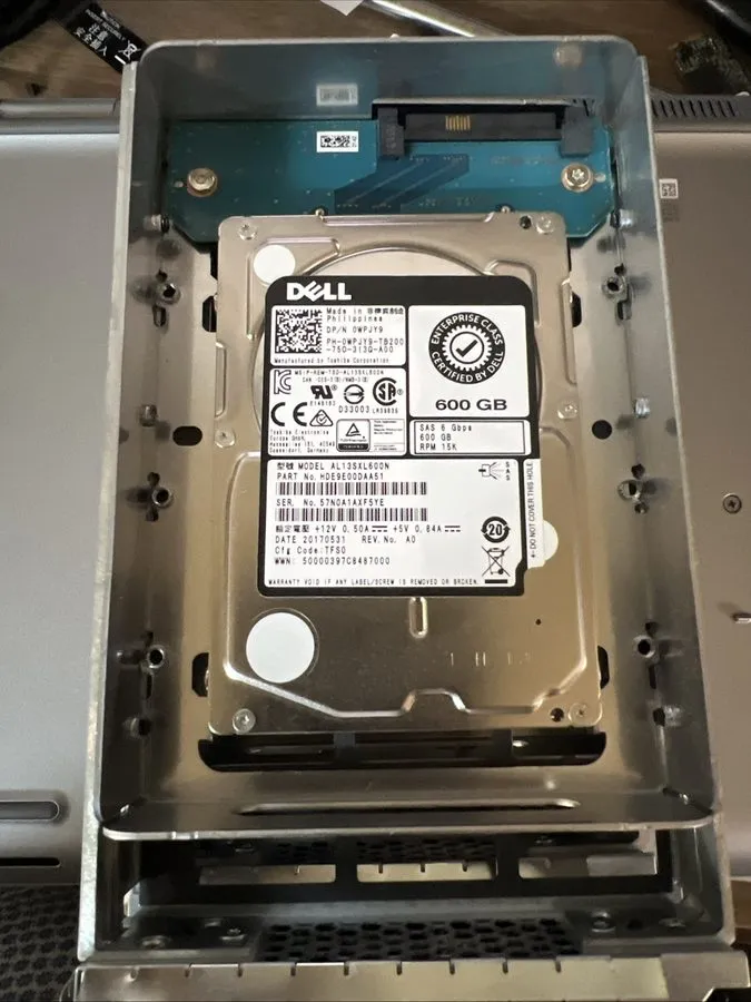 Жёсткий диск WPJY9 DELL TOSHIBA AL13SXL600N 600GB 6Gbs 15K 3.5'' SAS HDD W348K W