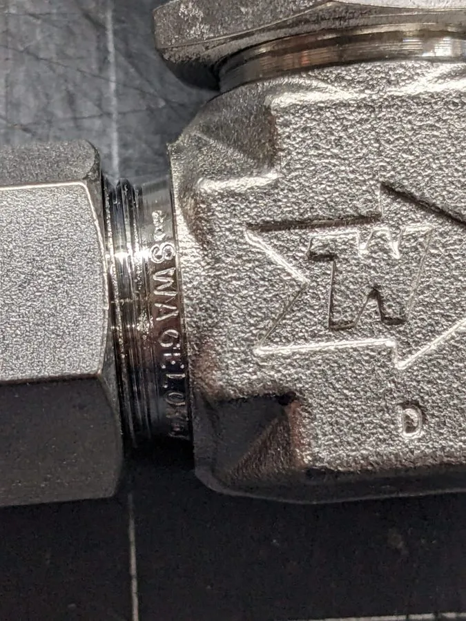 Клапан Swagelok 1/2" Integral Bonnet Needle Valve Vee Stem (SS-1VS8)
