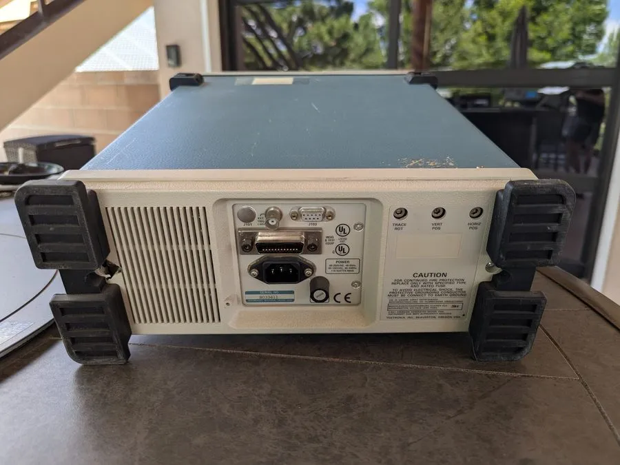 Анализатор спектра Tektronix 2710 Spectrum Analyzer 9kHz to 1.8GHz — фото лота 1