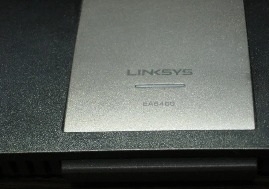 Маршрутизатор Linksys Wireless Dual Band Router / 4 Port 10/100/1000 Ethernet Sw