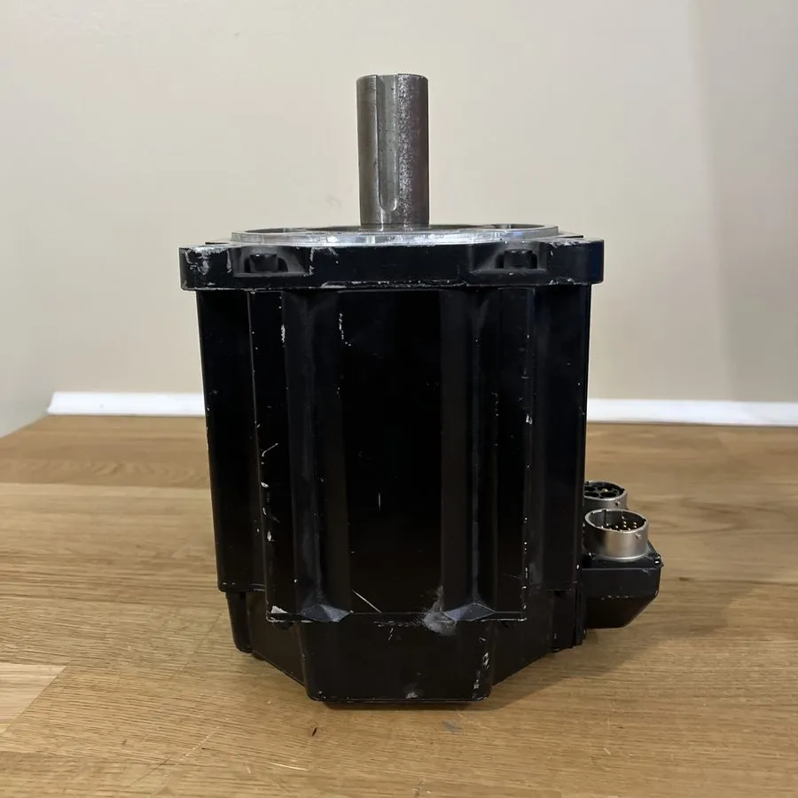 Серводвигатель ALLEN-BRADLEY MPL-B520K-MJ22AA SERVO MOTOR